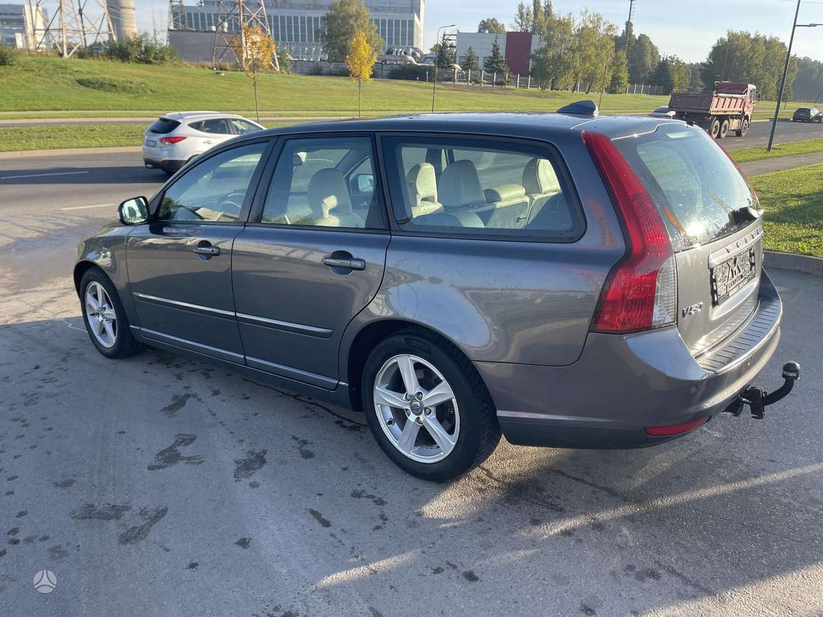 Volvo V50 2012 — photo 10
