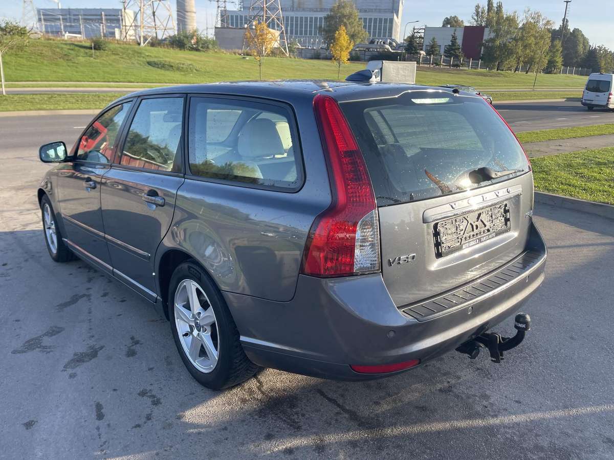 Volvo V50 2012 — photo 11