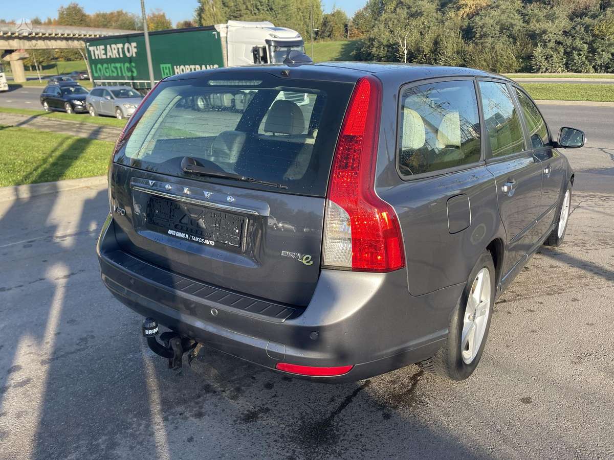 Volvo V50 2012 — photo 13