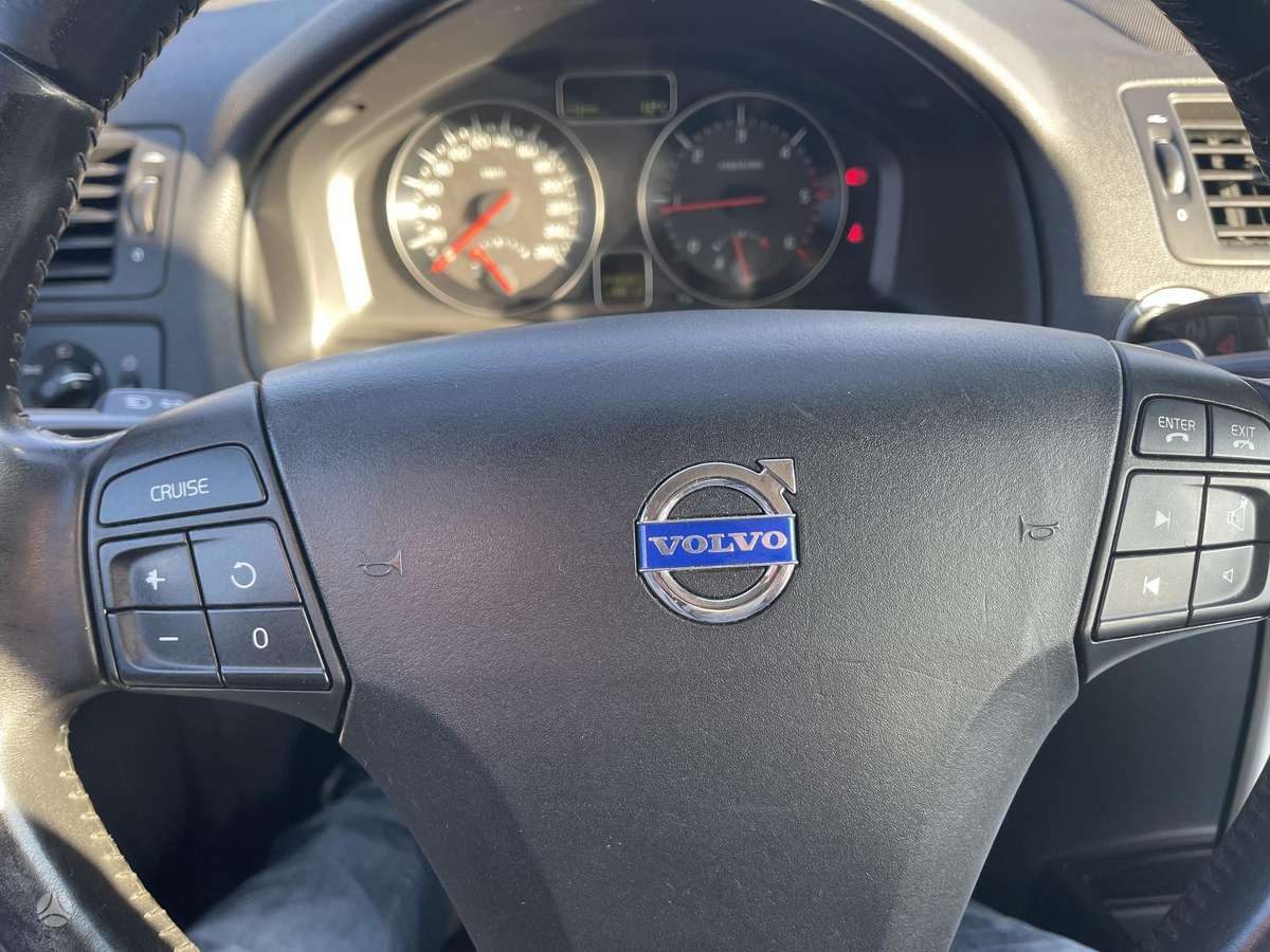 Volvo V50 2012 — photo 17