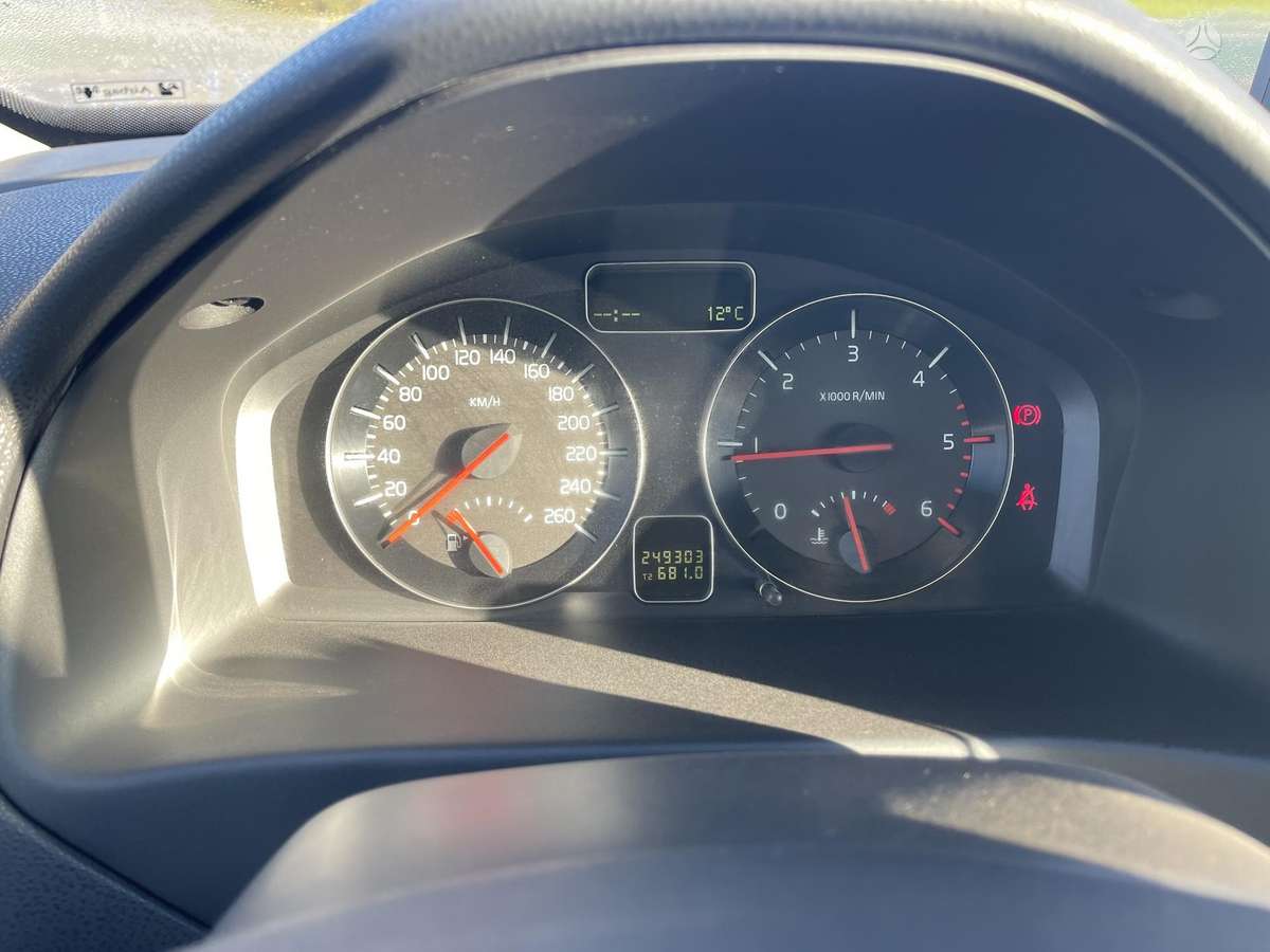 Volvo V50 2012 — photo 18