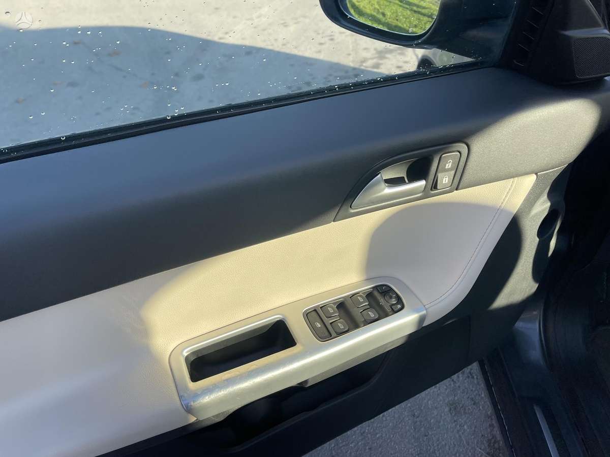Volvo V50 2012 — photo 22