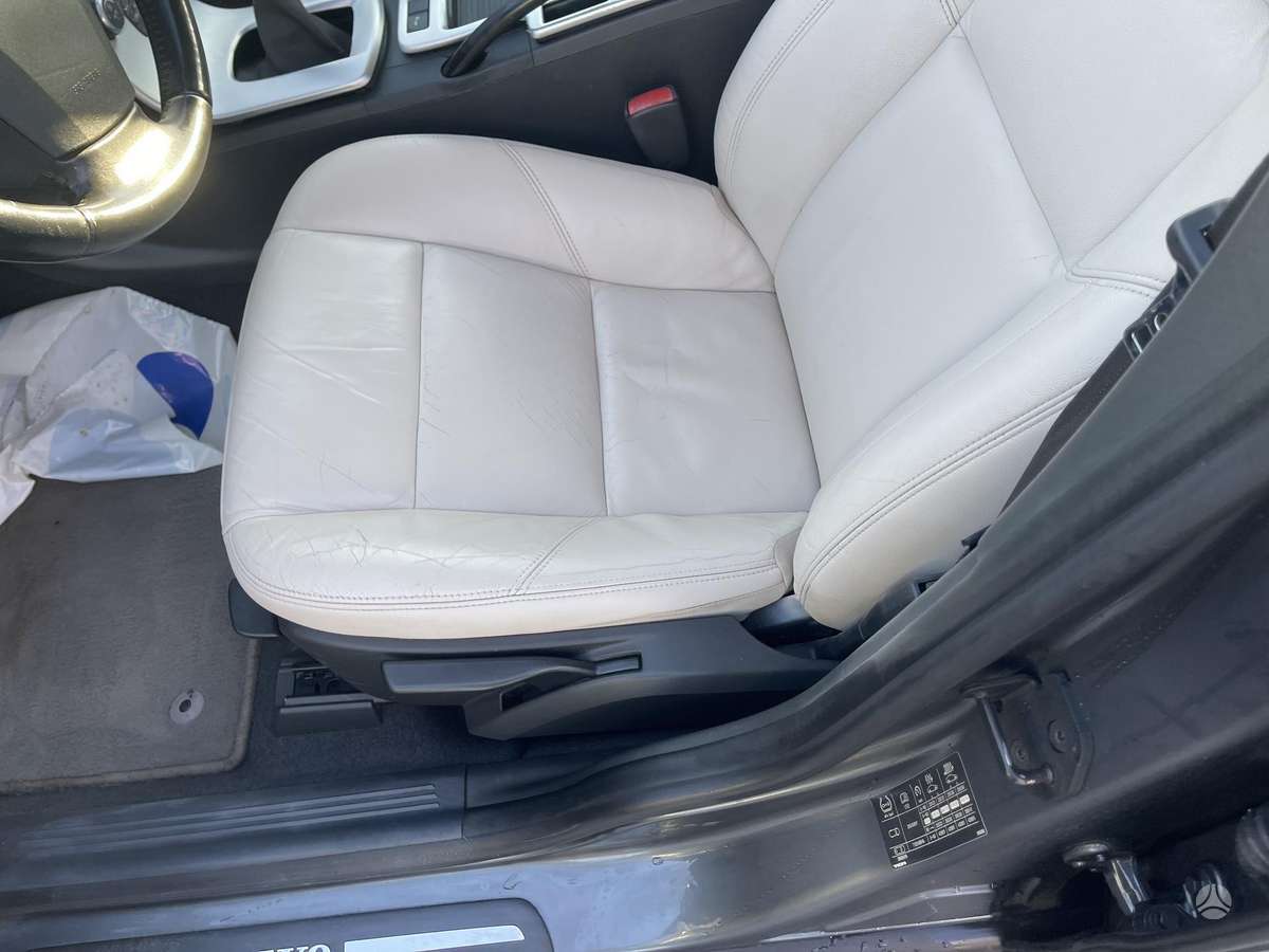 Volvo V50 2012 — photo 23