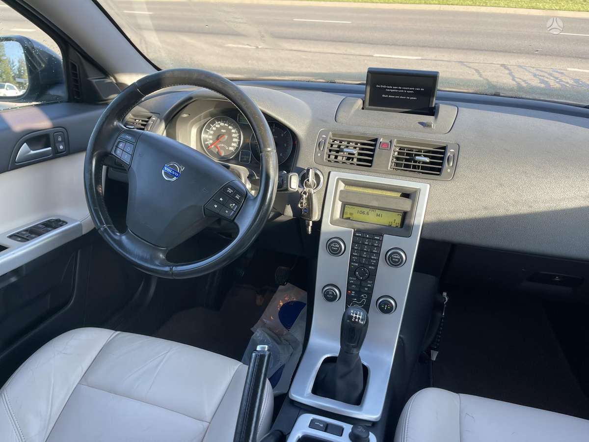 Volvo V50 2012 — photo 24
