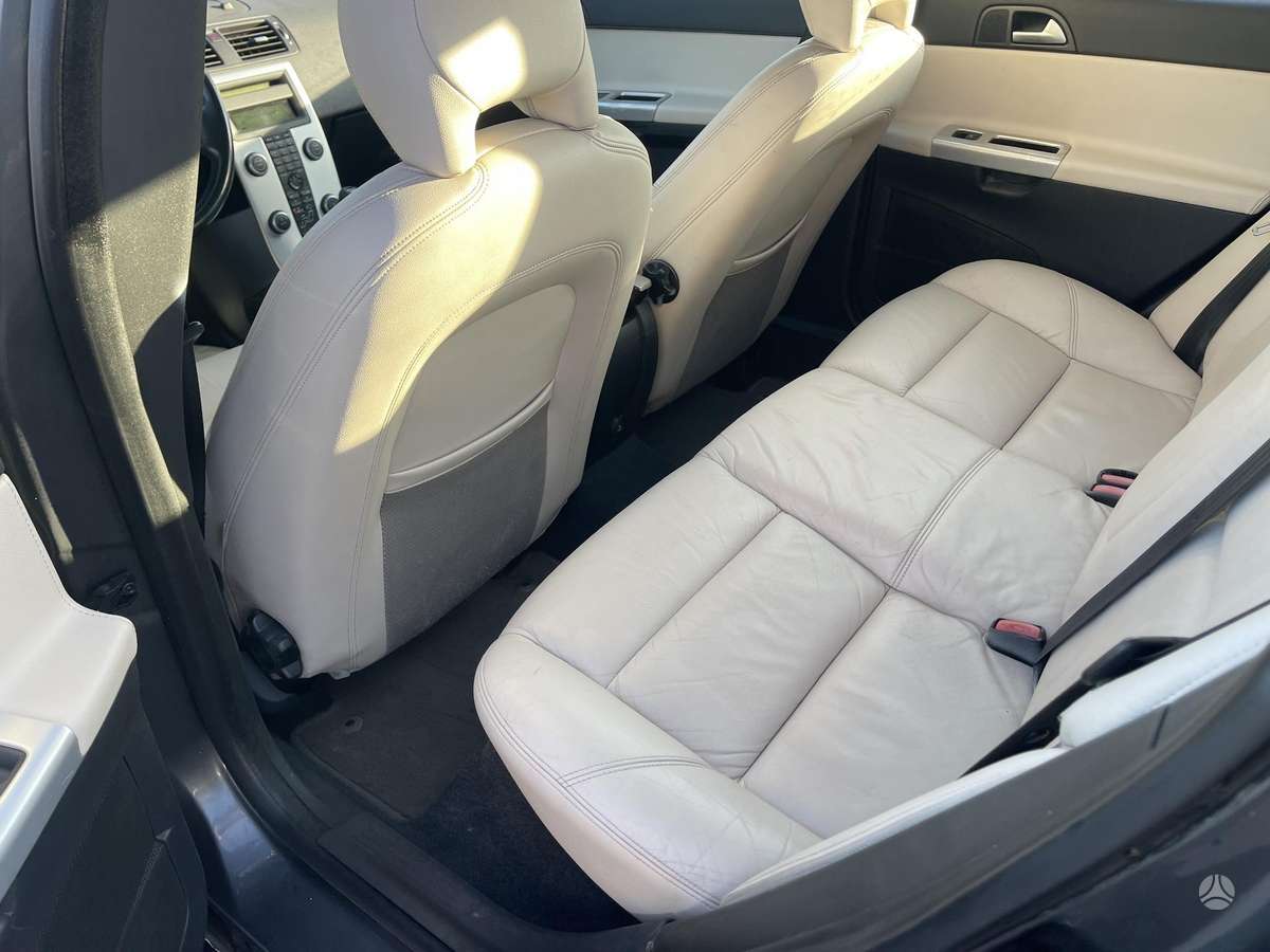 Volvo V50 2012 — photo 26