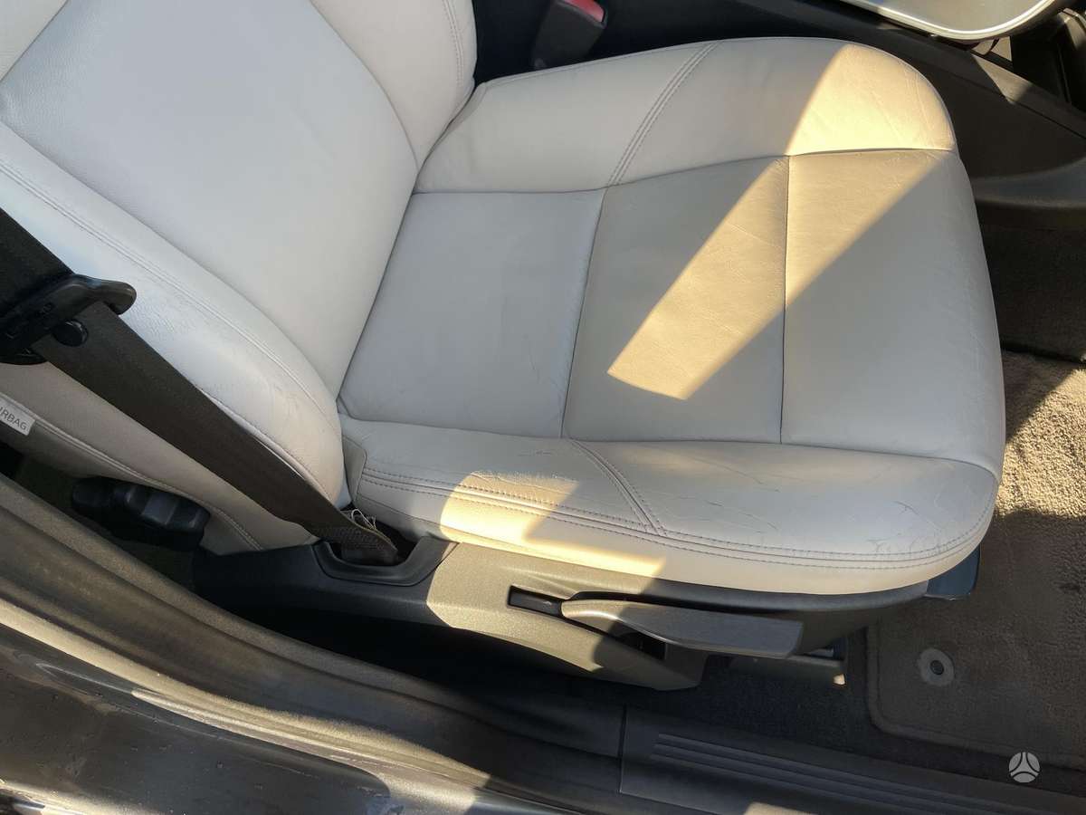 Volvo V50 2012 — photo 27