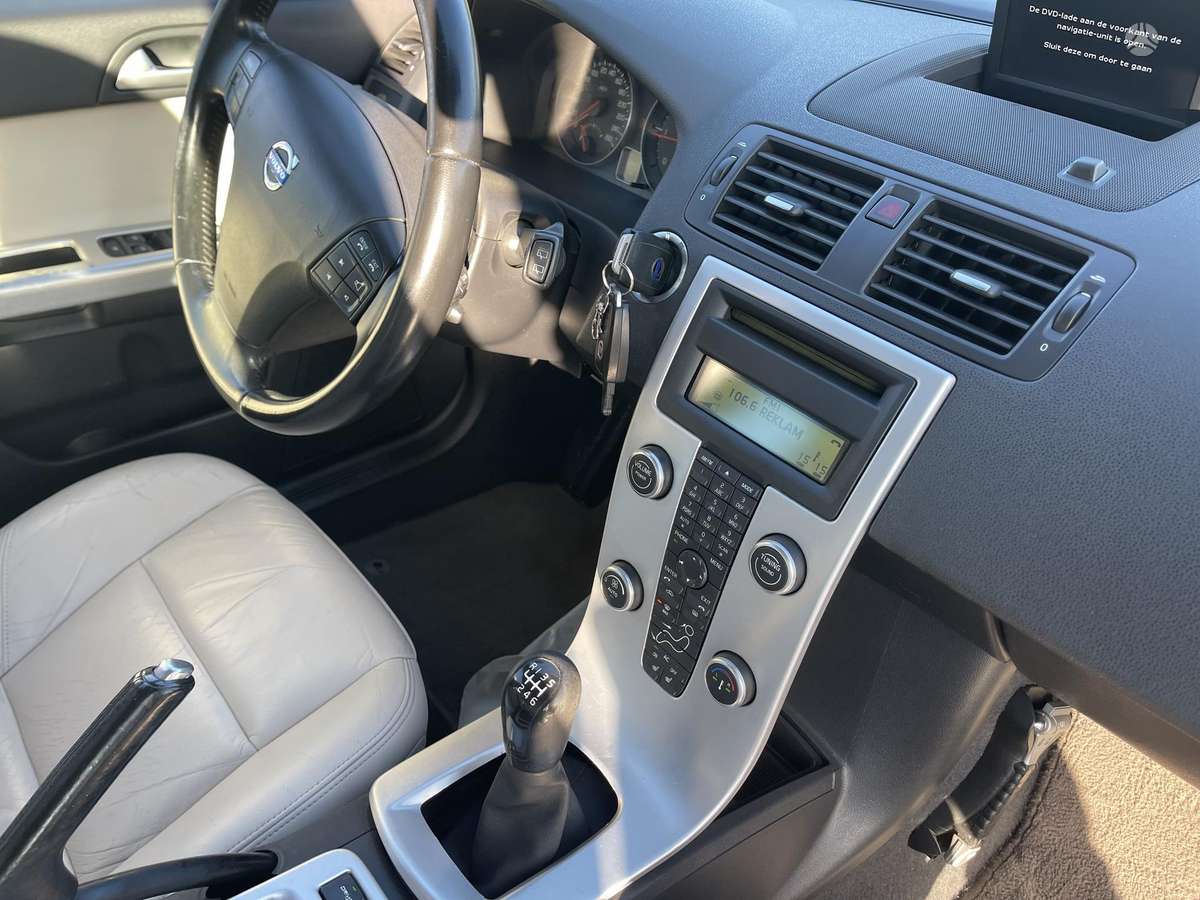 Volvo V50 2012 — photo 28