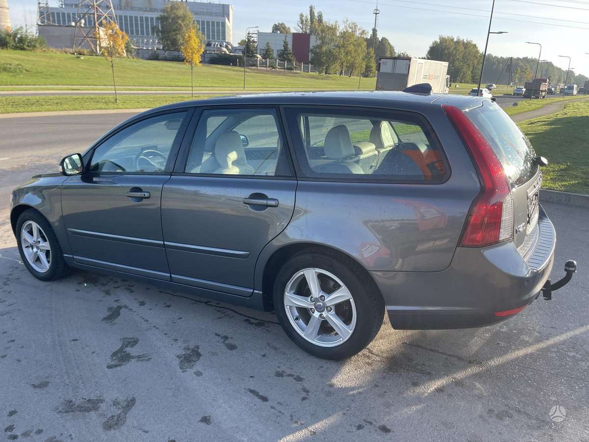 Volvo V50 2012 — photo 9