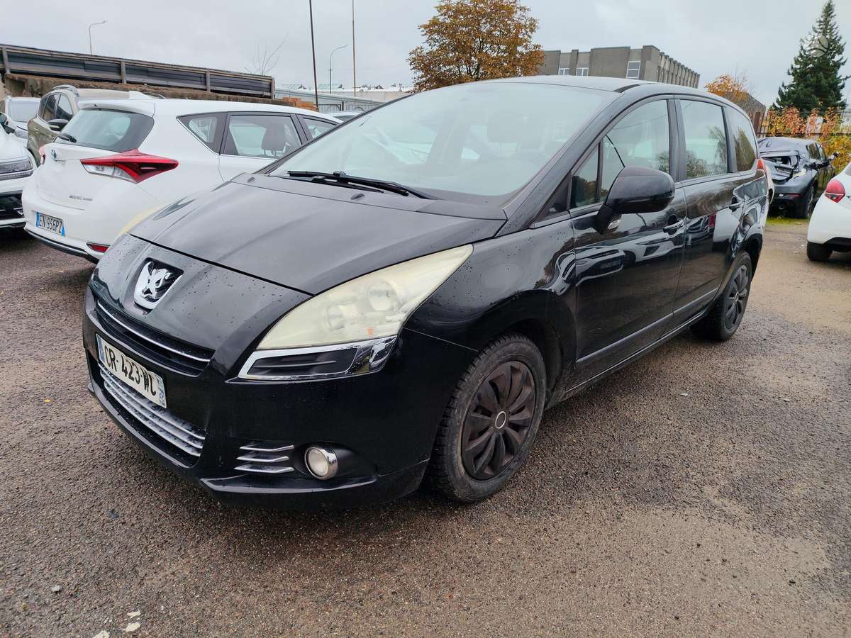 Peugeot 5008 2013 — вигляд ззаду
