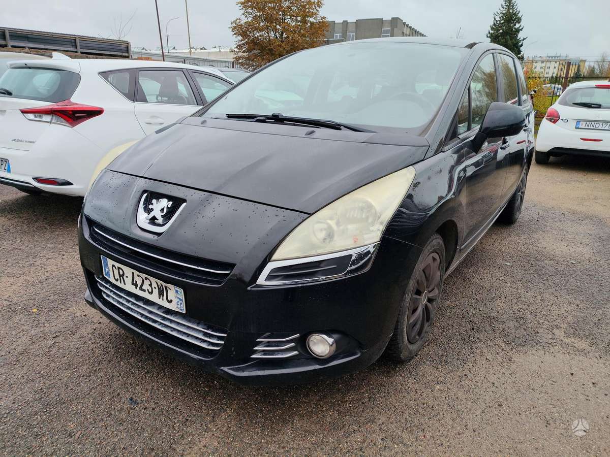 Peugeot 5008 2013 — салон