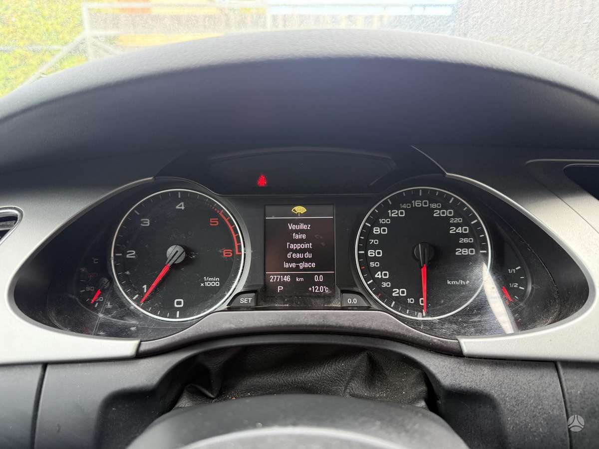 Audi A4 2011 — photo 12