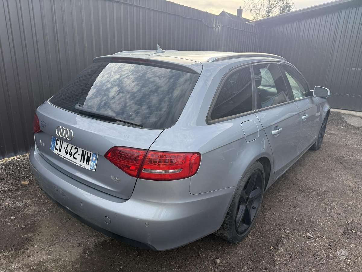 Audi A4 2011 — photo 8
