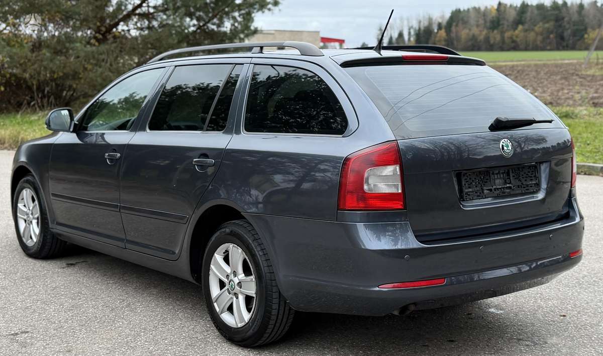 Skoda Octavia 2012 — engine 1598 cm³, 105 HP (77kW)