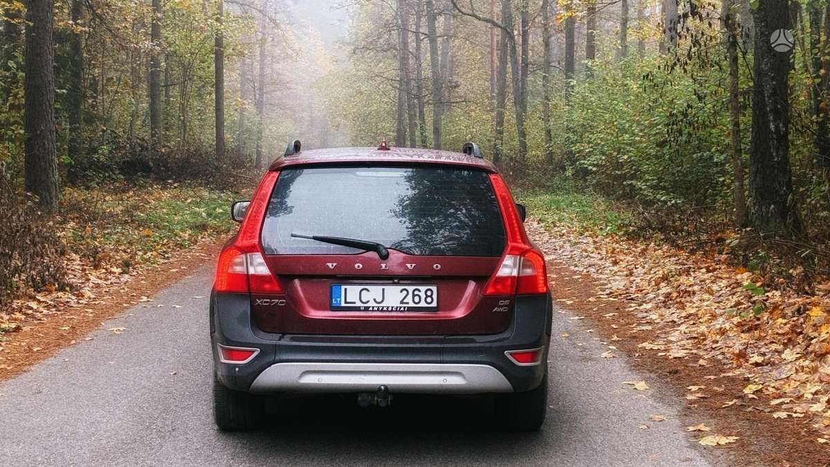 Volvo XC70 2009 — rear view