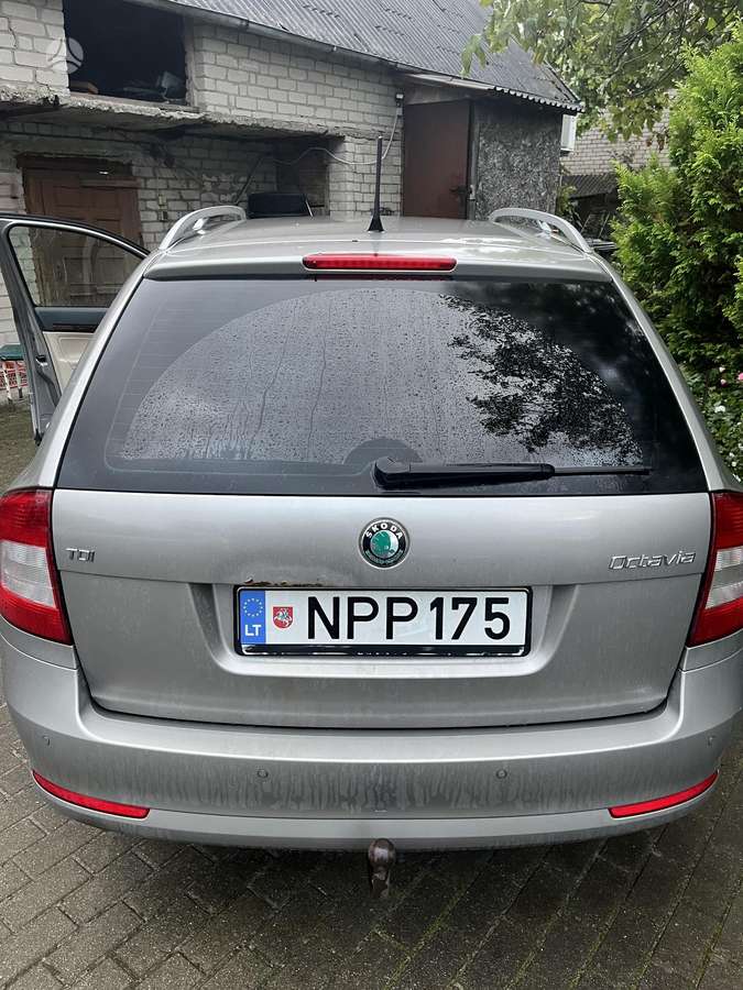 Skoda Octavia 2011 — engine 1598 cm³, 105 HP (77kW)