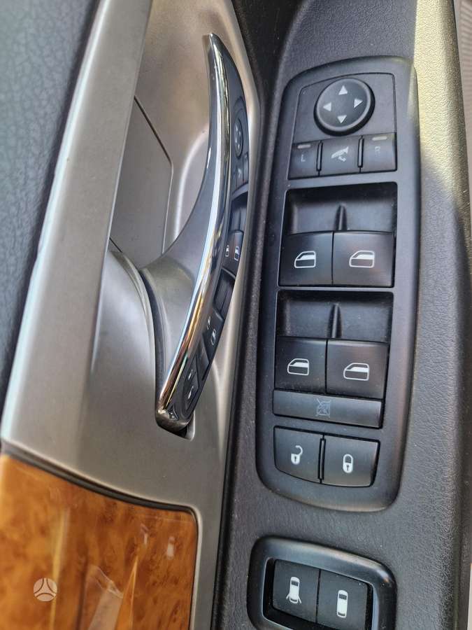 Chrysler Grand 2009 — photo 10