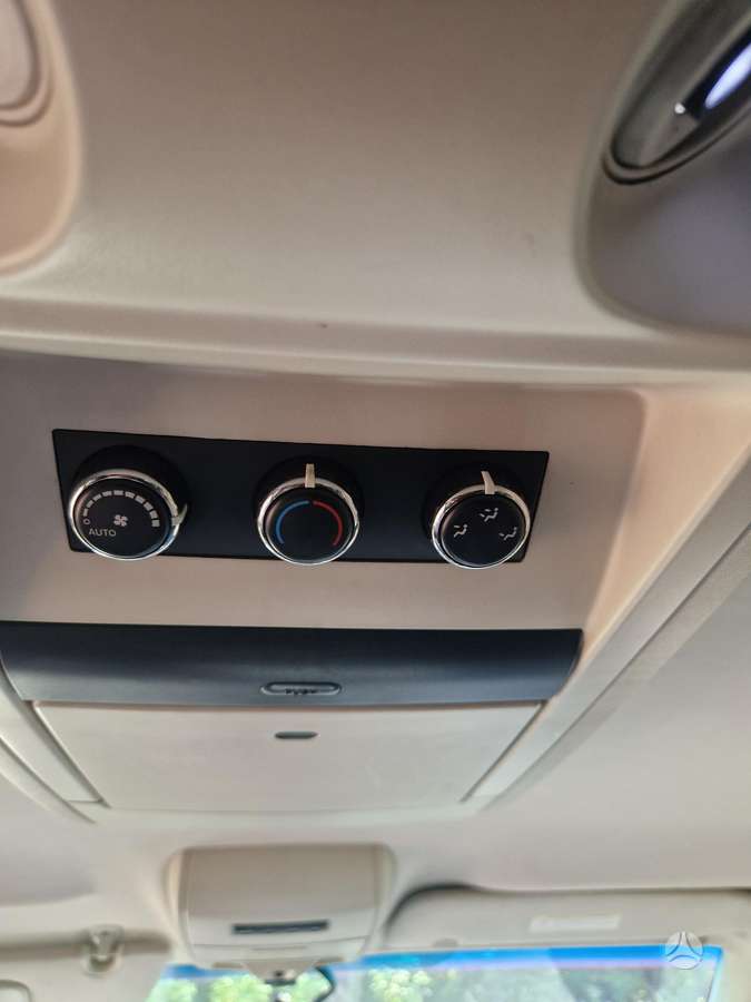 Chrysler Grand 2009 — photo 12
