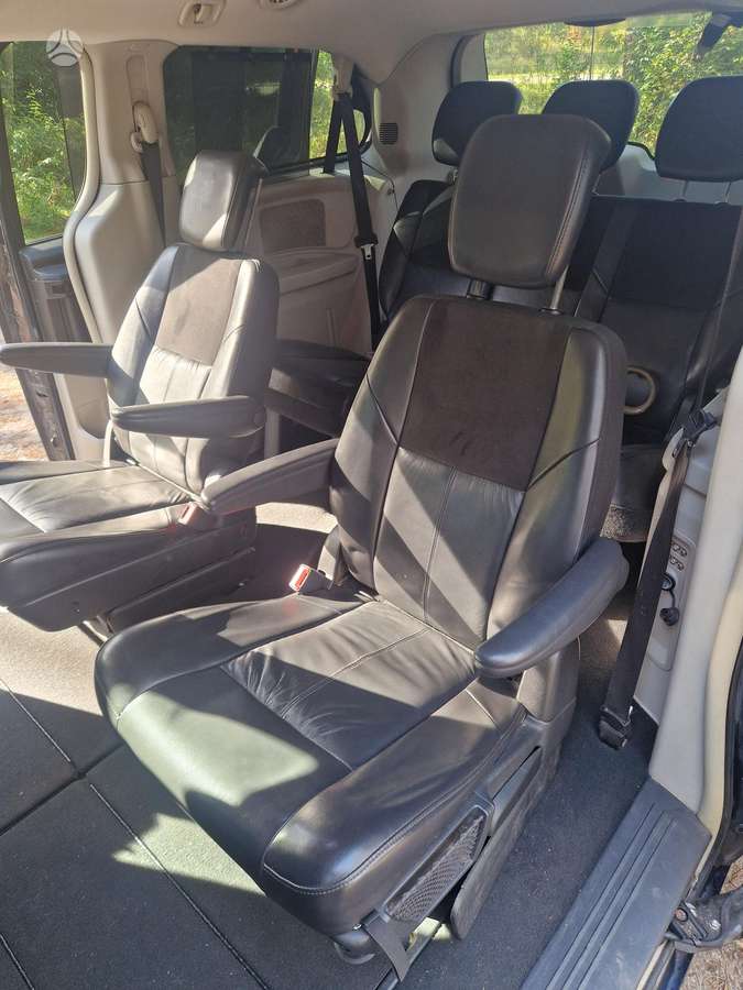 Chrysler Grand 2009 — photo 22