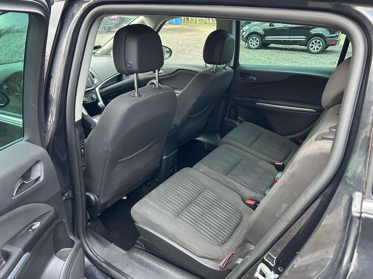 Opel Zafira 2015 — photo 15