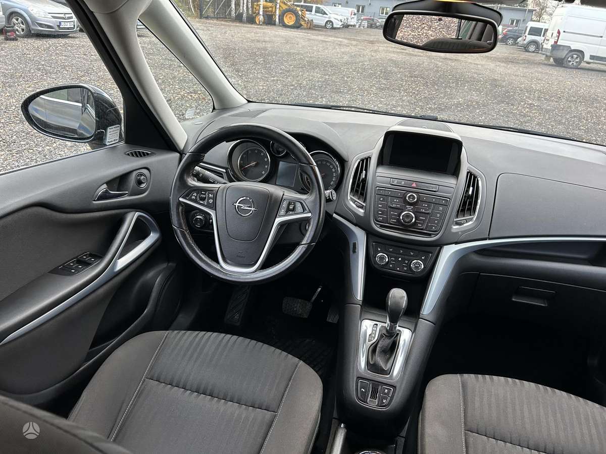 Opel Zafira 2015 — photo 16