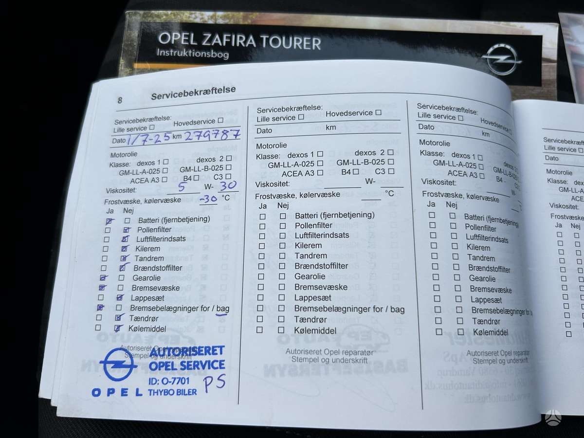 Opel Zafira 2015 — photo 19