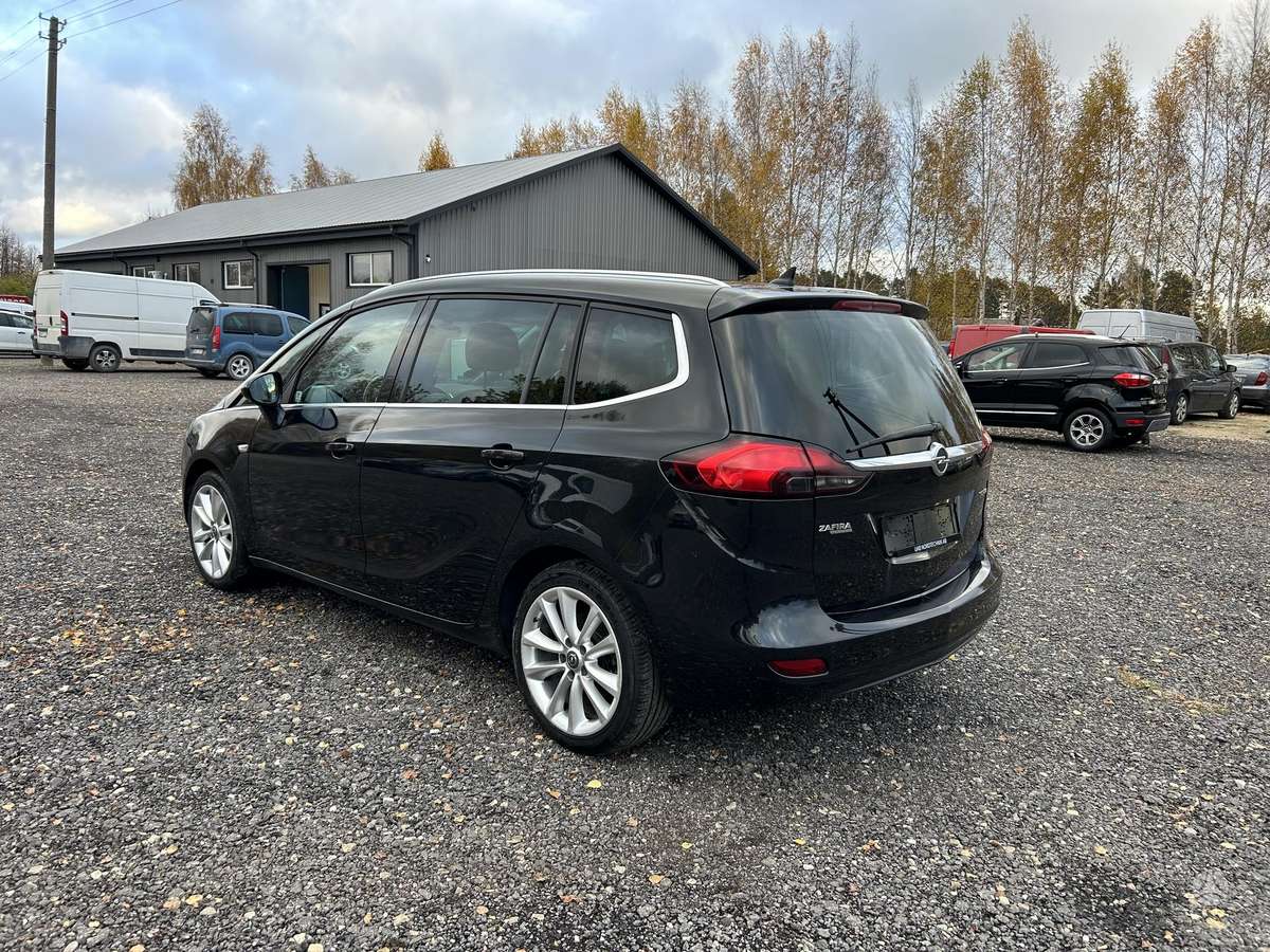 Opel Zafira 2015 — photo 7