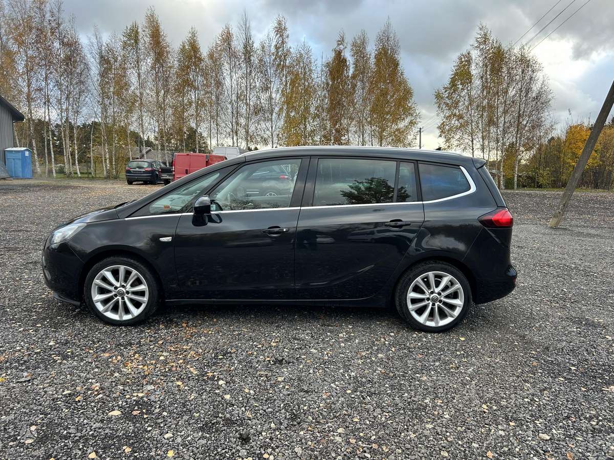 Opel Zafira 2015 — photo 8