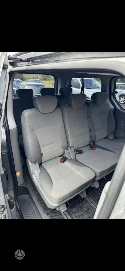 Hyundai H1 2011 — photo 7