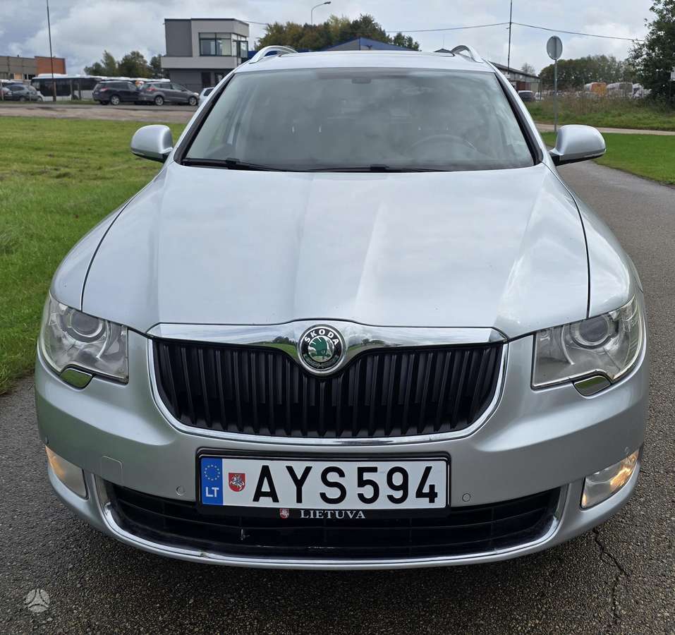 Skoda Superb 2011 — photo 10