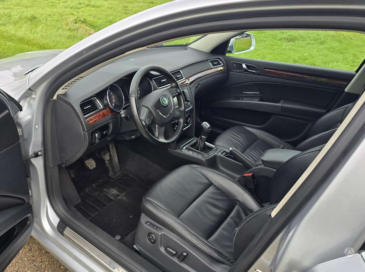 Skoda Superb 2011 — photo 12