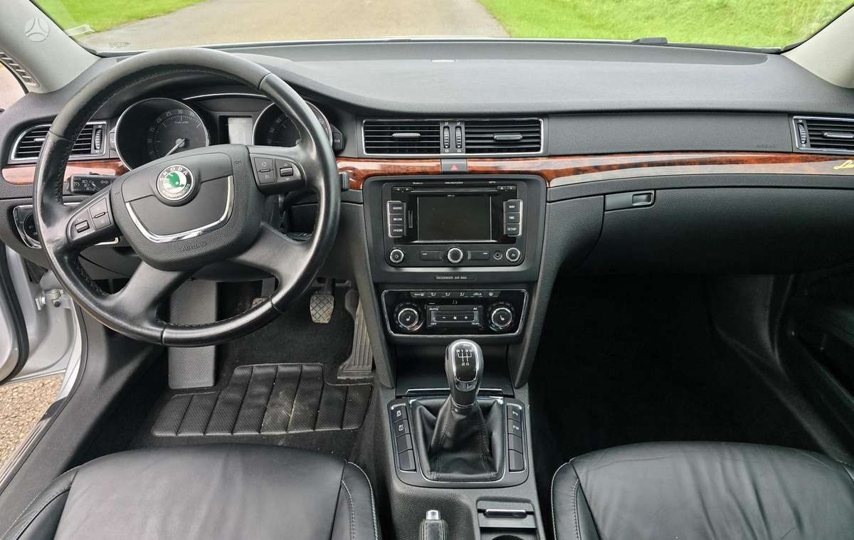 Skoda Superb 2011 — photo 13
