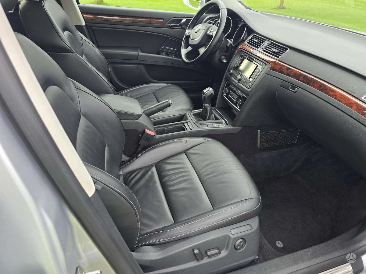 Skoda Superb 2011 — photo 14