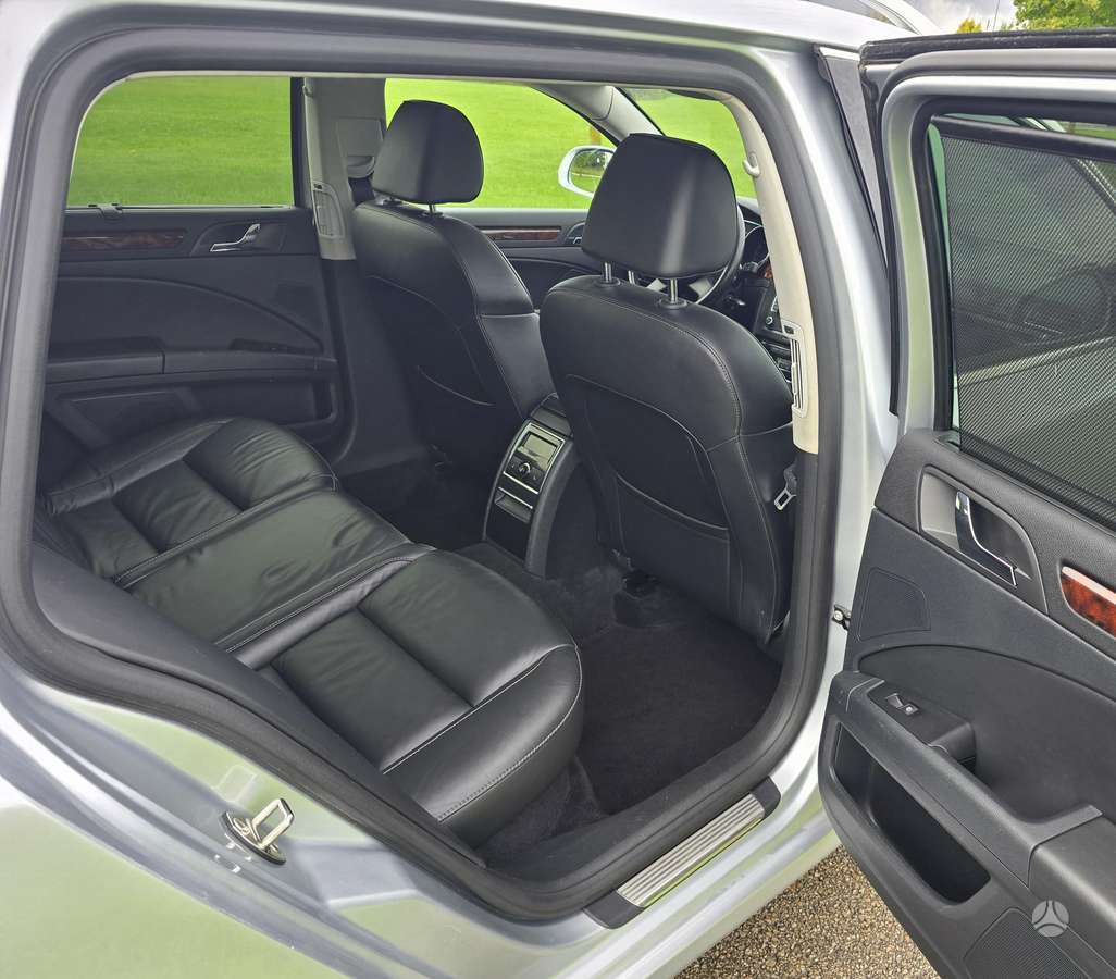 Skoda Superb 2011 — photo 17