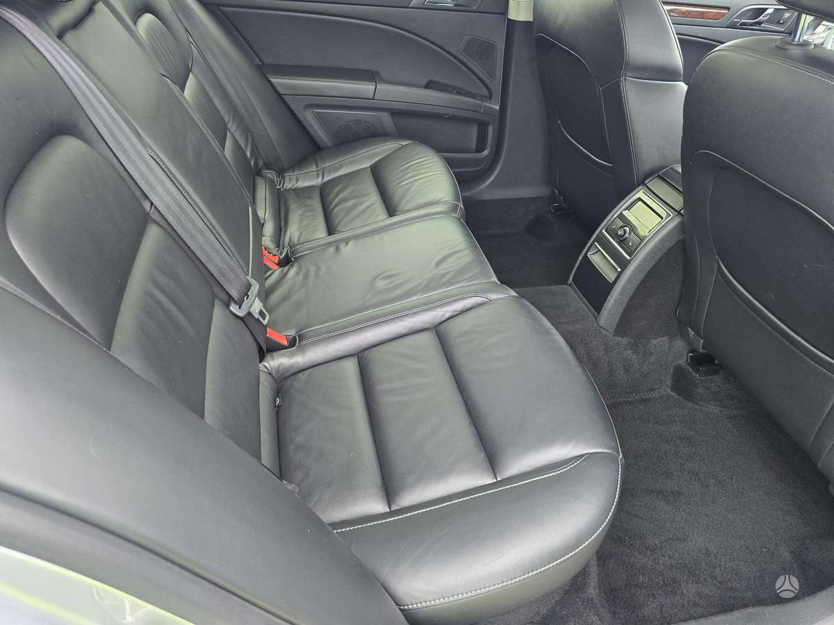 Skoda Superb 2011 — photo 18