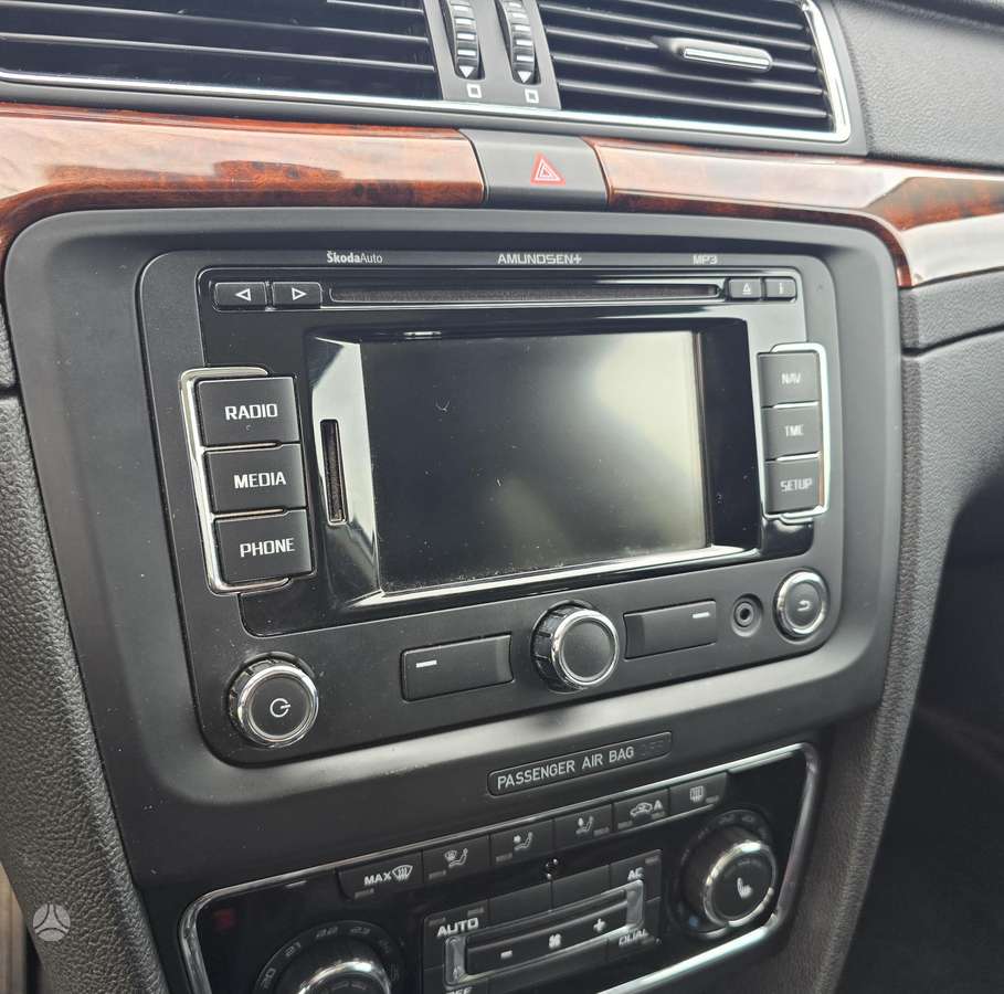 Skoda Superb 2011 — photo 20