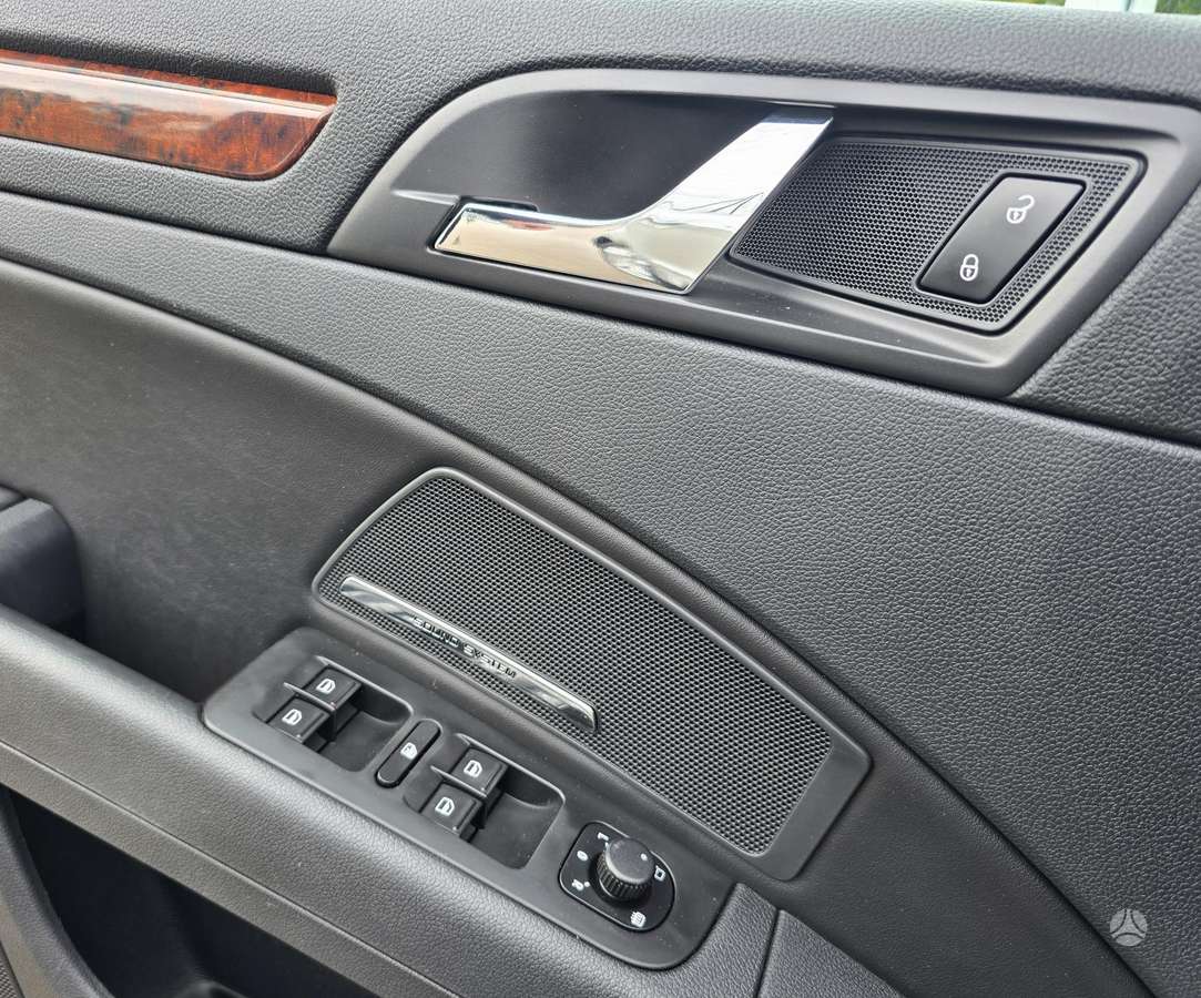 Skoda Superb 2011 — photo 21