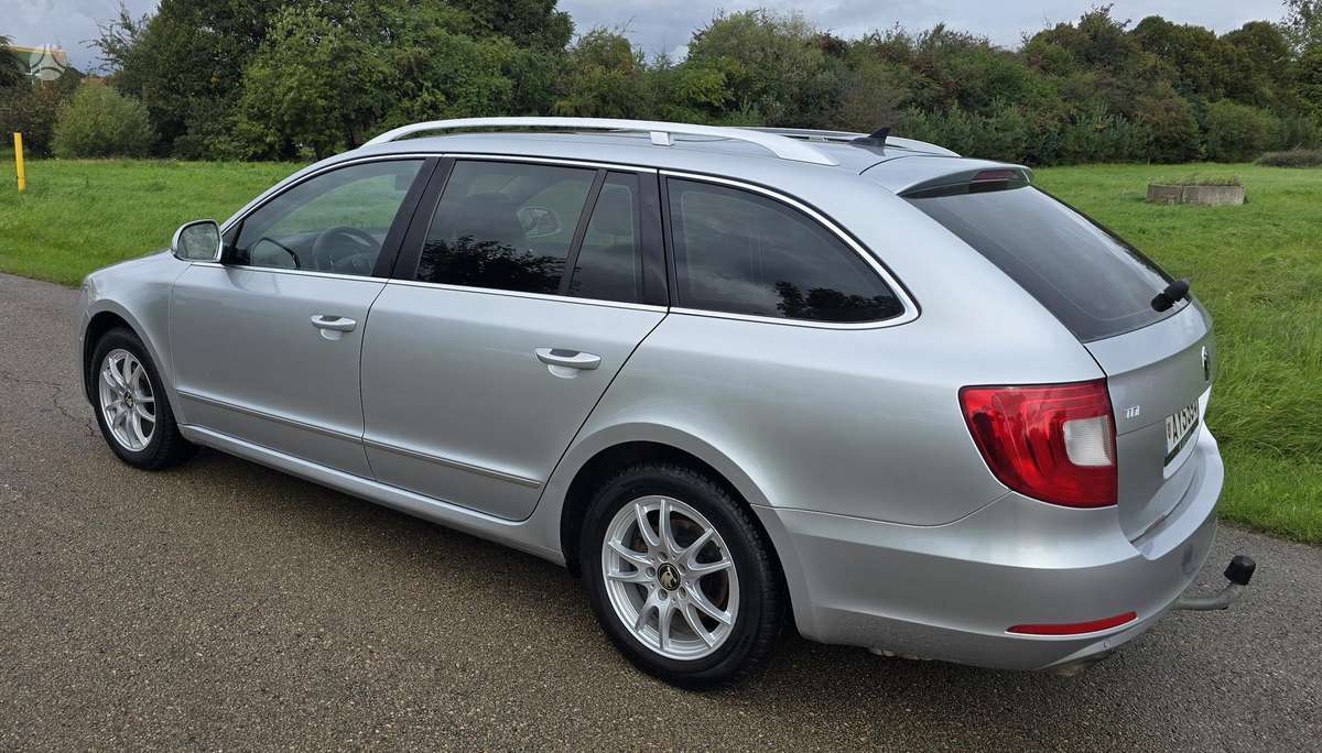 Skoda Superb 2011 — photo 7