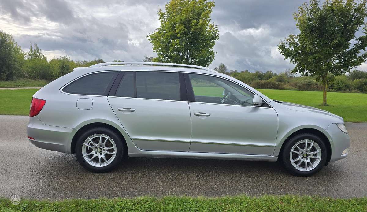 Skoda Superb 2011 — photo 8