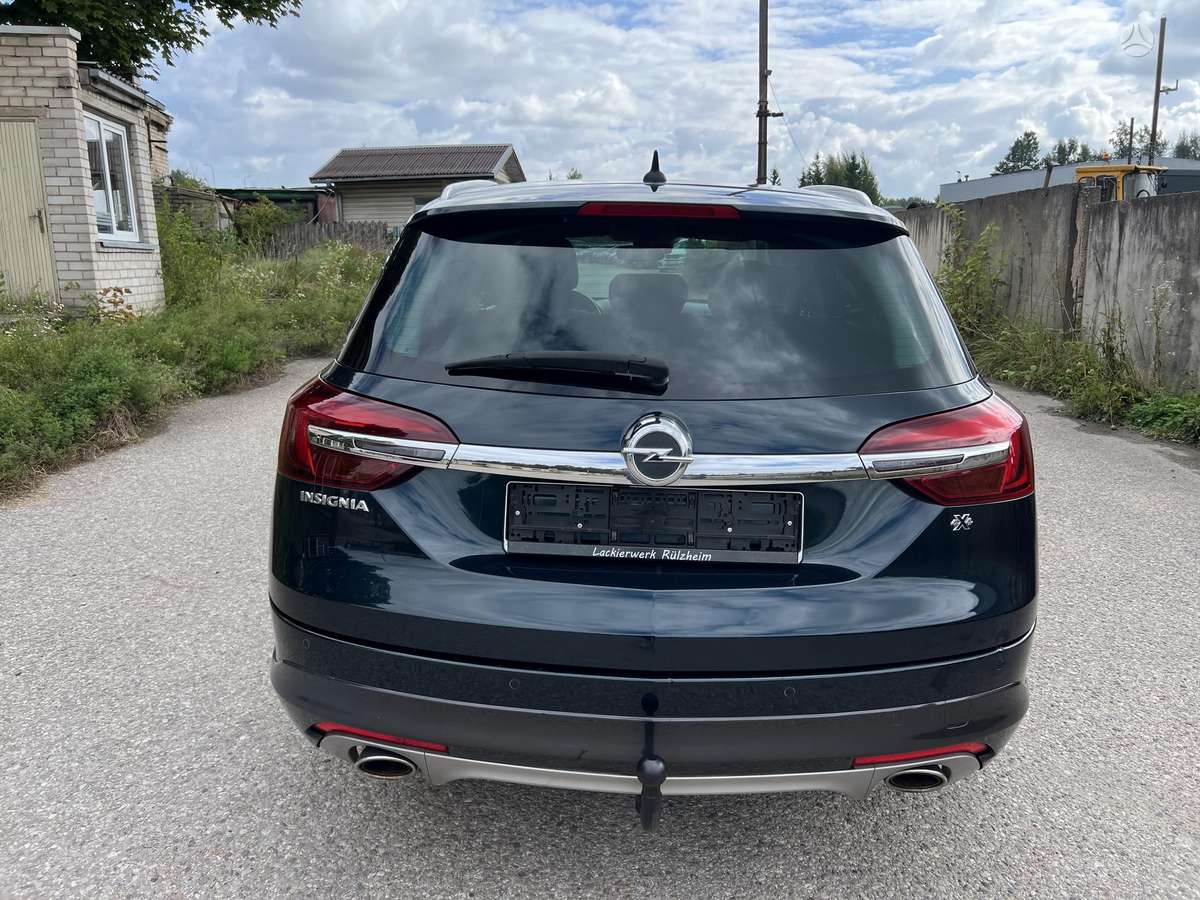Opel Insignia 2013 — вигляд ззаду