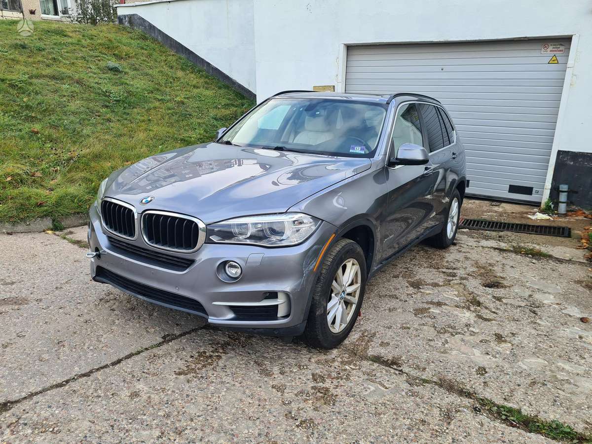BMW X5 2015 — rear view