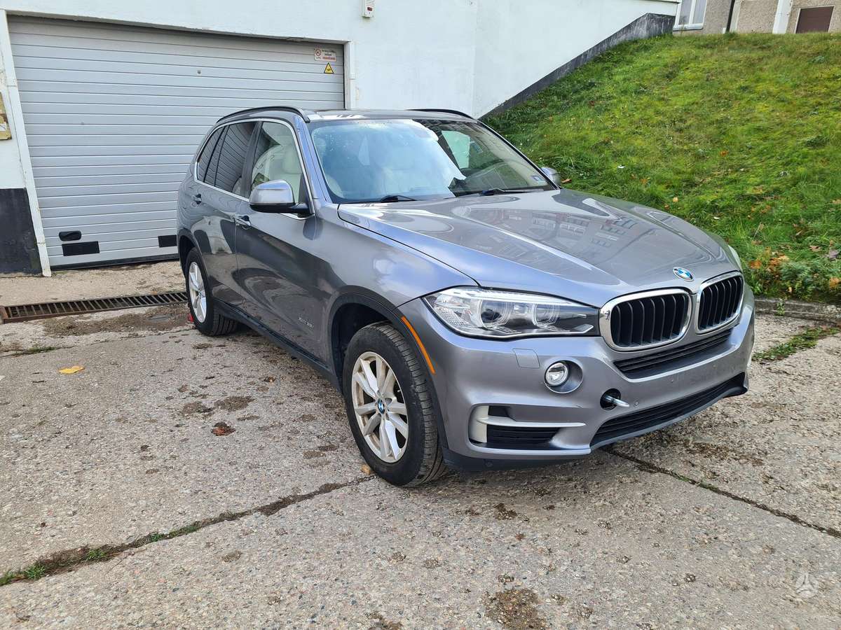 BMW X5 2015 — interior