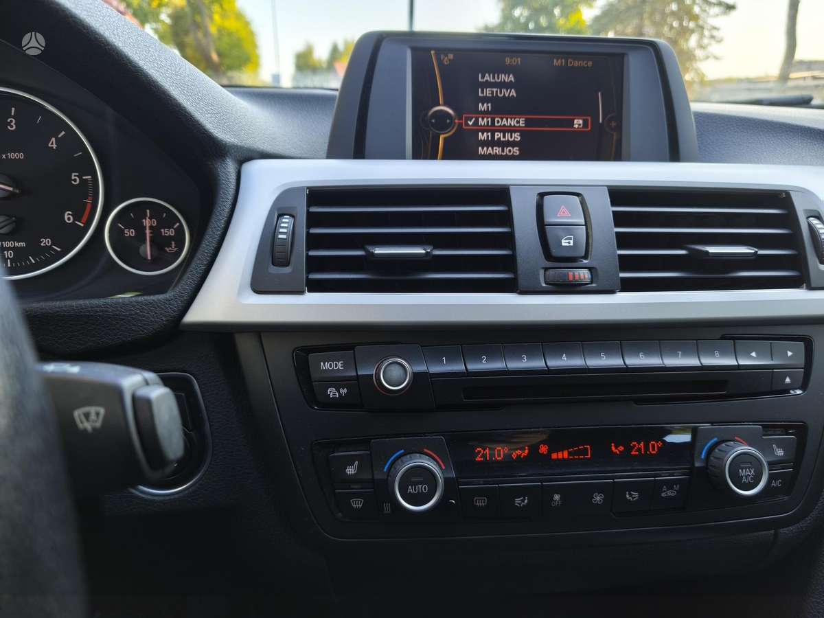 BMW 320 2012 — photo 11