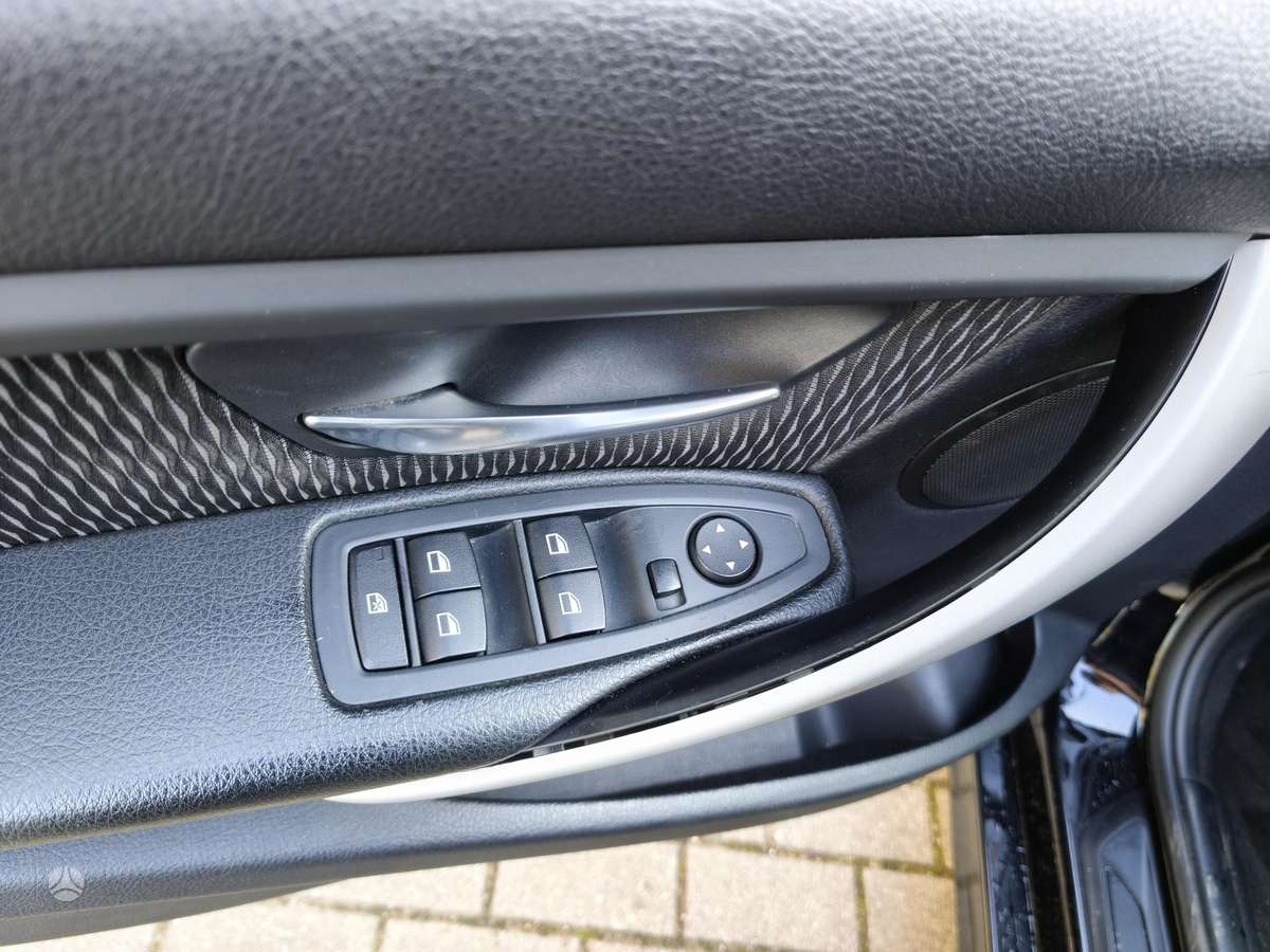 BMW 320 2012 — photo 13