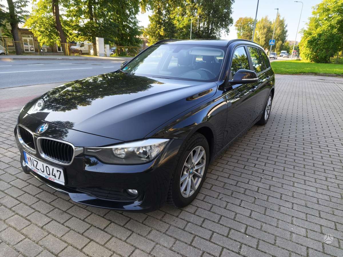 BMW 320 2012 — rear view