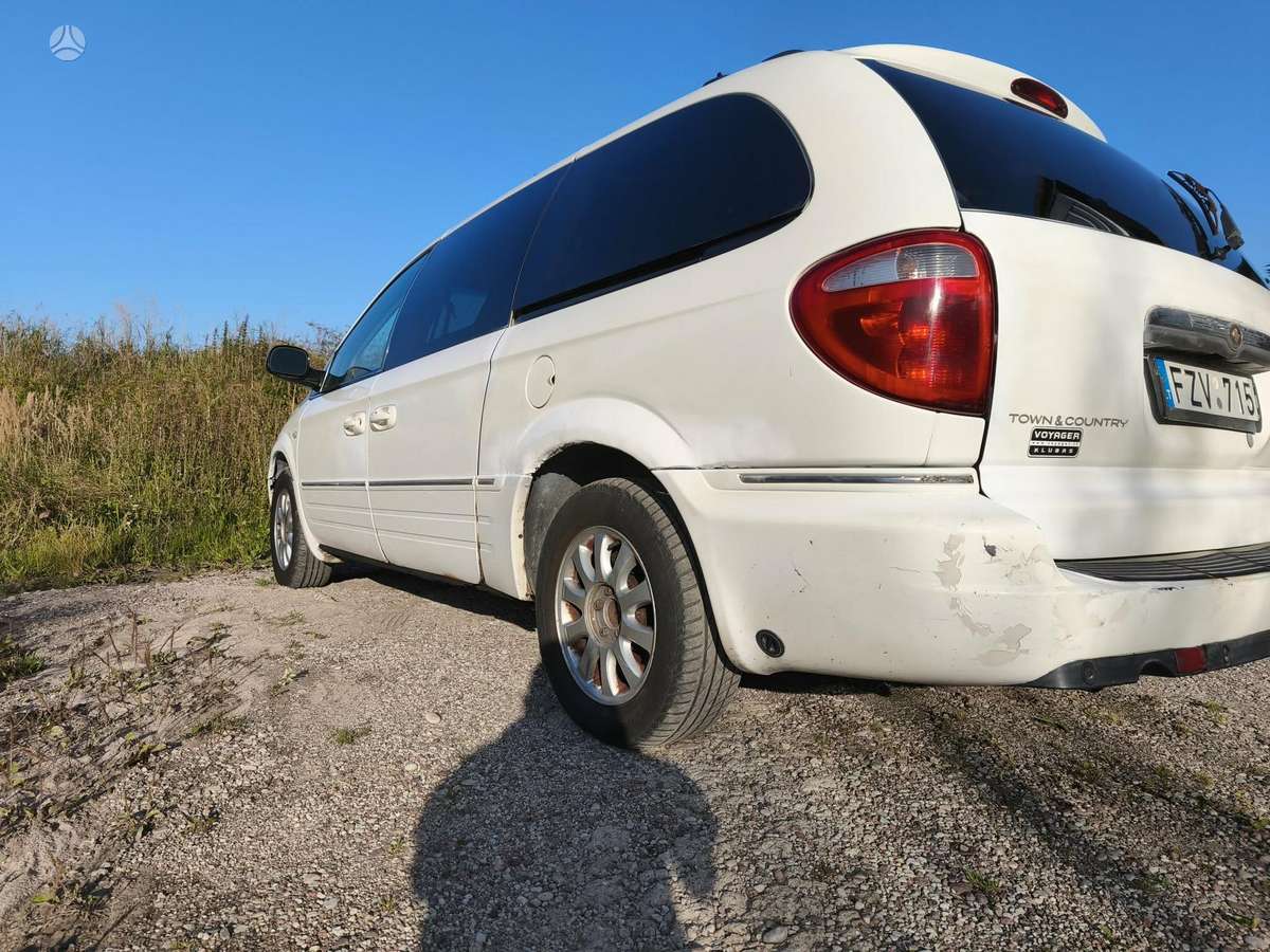 Chrysler Town 2004 — engine 3778 cm³, 218 HP (160kW)