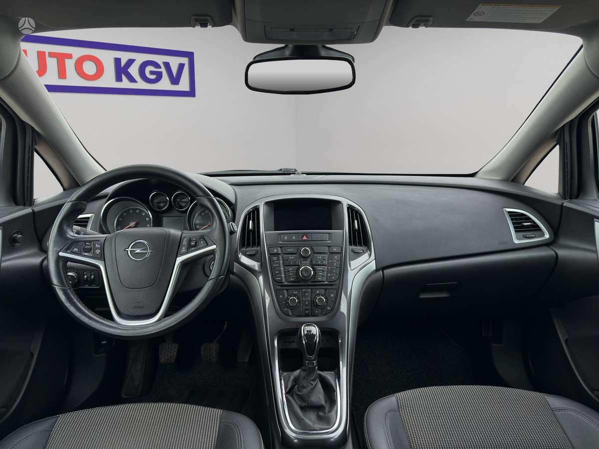 Opel Astra 2014 — фото 12