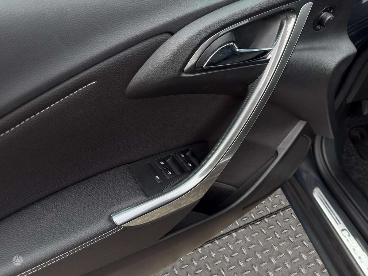 Opel Astra 2014 — фото 13
