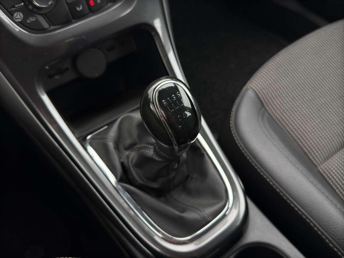 Opel Astra 2014 — фото 15