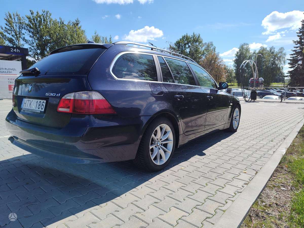 BMW 530 2006 — вигляд ззаду