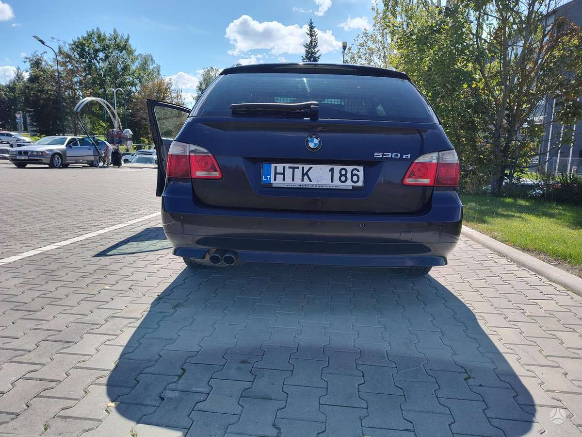 BMW 530 2006 — салон